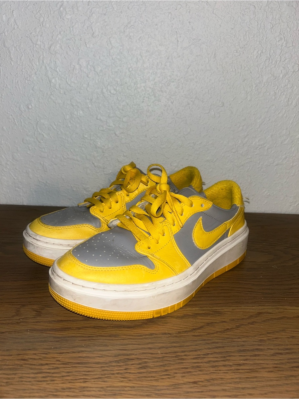 Nike Kids Low-Top Sneakers in Yellow and Gray